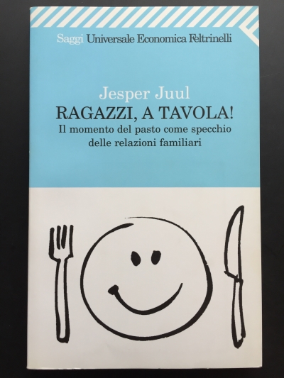Copertina  Ragazzi,a tavola! : il momento del pasto come specchio delle relazioni familiari